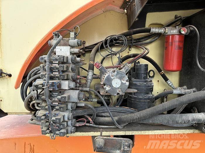 JLG 800AJ 曲臂高空作業車