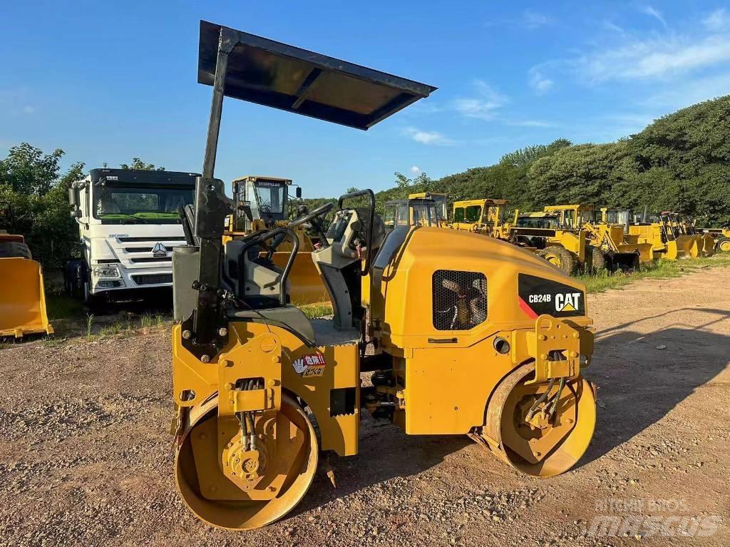 CAT CB 24 B 雙輪滾壓機
