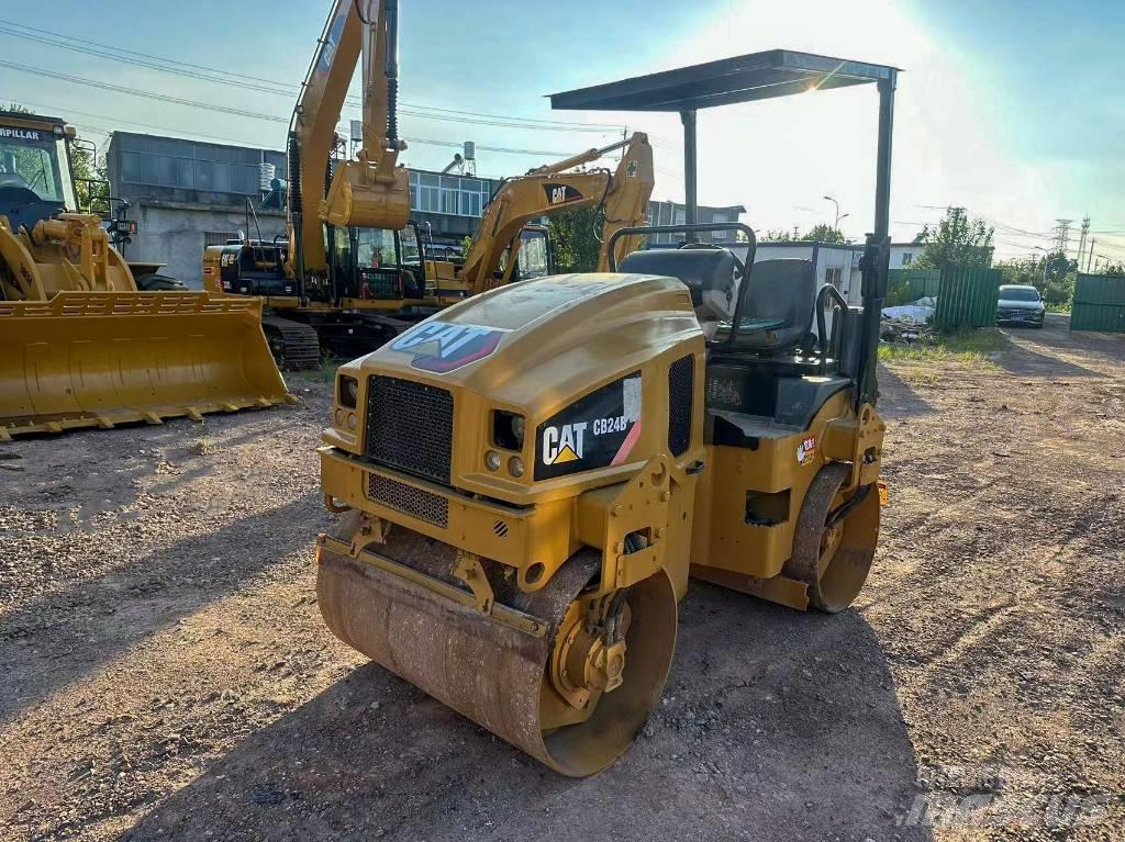 CAT CB 24 B 雙輪滾壓機