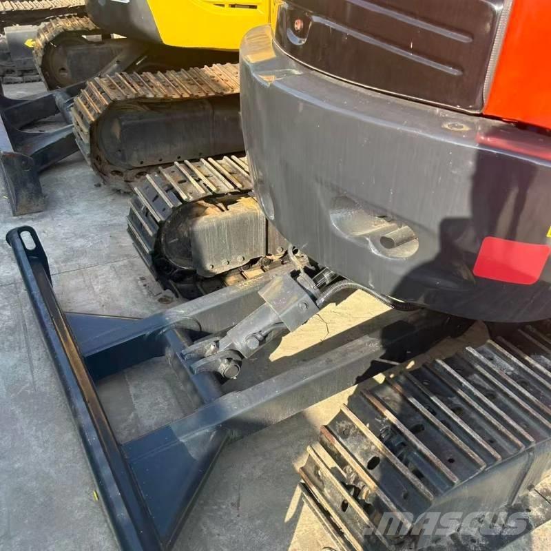 Kubota U 35 小型挖土機/掘鑿機<7t(小型挖掘機)