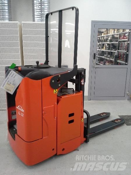 Linde L12LS-03 自走式堆積機