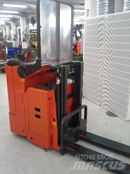 Linde L12LS-03 自走式堆積機