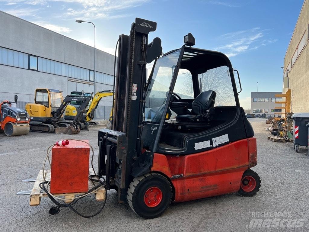Linde E 25 電動堆高機