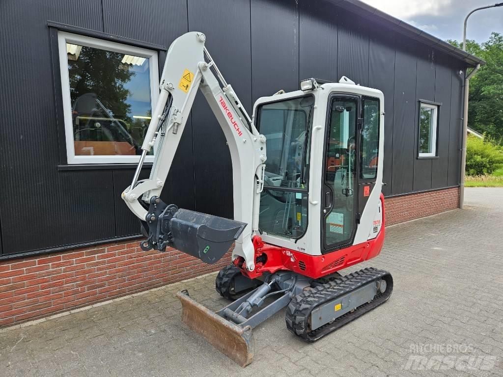 Takeuchi TB 216 小型挖土機/掘鑿機<7t(小型挖掘機)