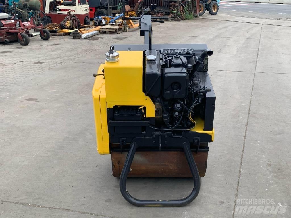 Mecalac MBR 71 拖式振動滾壓機