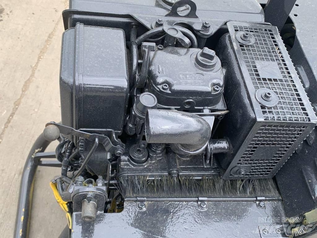 Mecalac MBR 71 拖式振動滾壓機