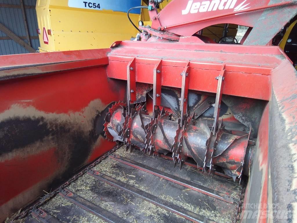 Jeantil PR 2000 草捆撕碎機、切割機、拆袋機