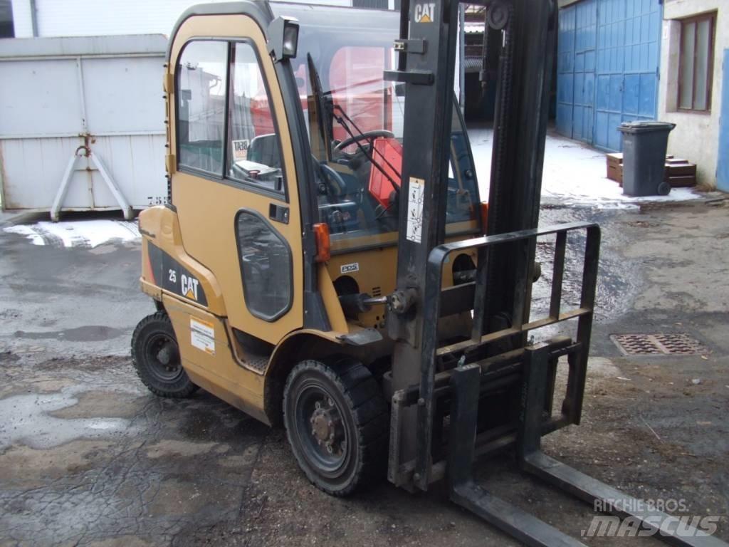 CAT lift truck DP25N 柴油卡車