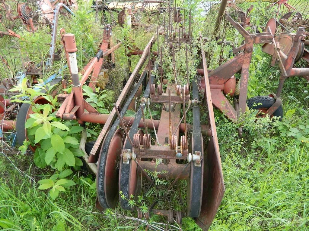 PZ 2400 耙與翻草機