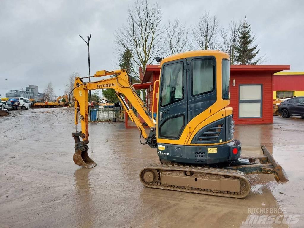 Hyundai R25Z-9AK 小型挖土機/掘鑿機<7t(小型挖掘機)