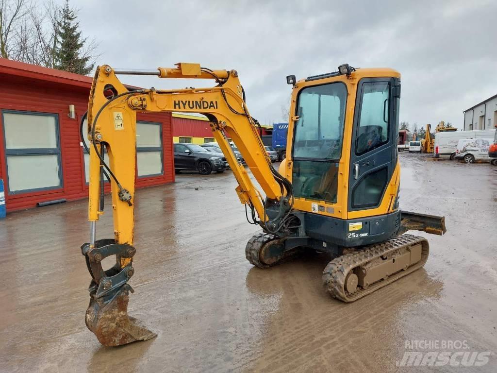 Hyundai R25Z-9AK 小型挖土機/掘鑿機<7t(小型挖掘機)