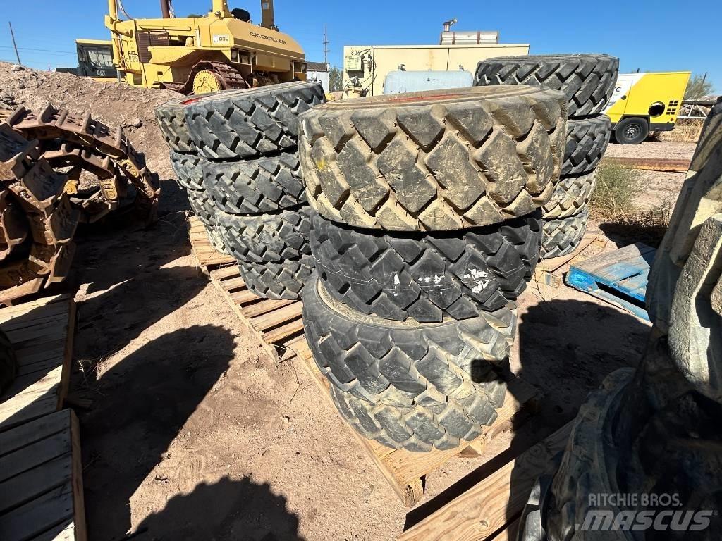 Bobcat 12x16.5 Tires 輪胎、車輪和輪圈