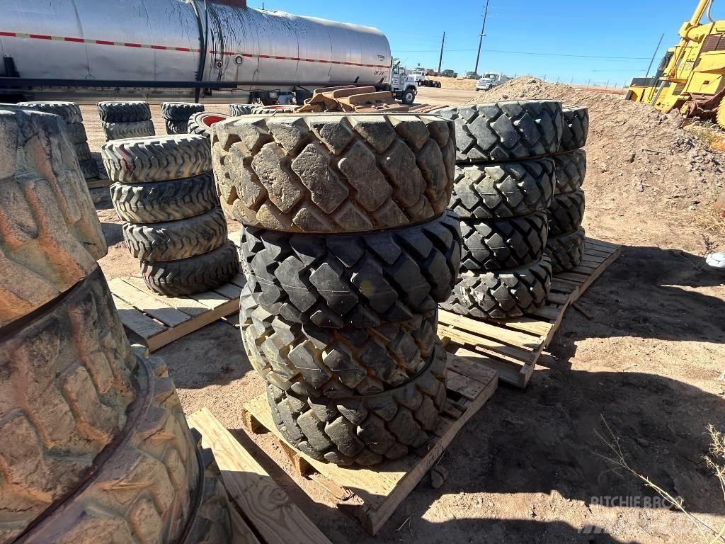 Bobcat 12x16.5 Tires 輪胎、車輪和輪圈
