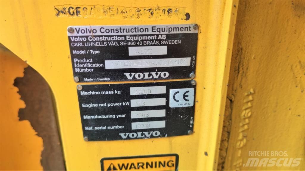Volvo A 25 E 鉸接式起吊車