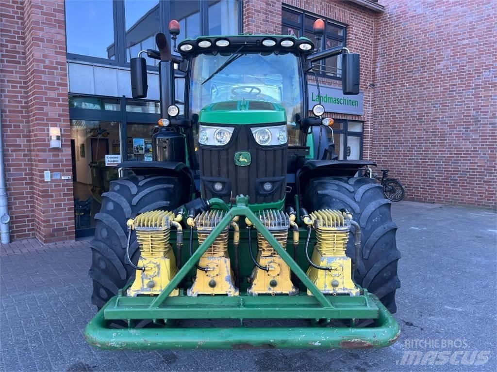John Deere 6215R 曳引機