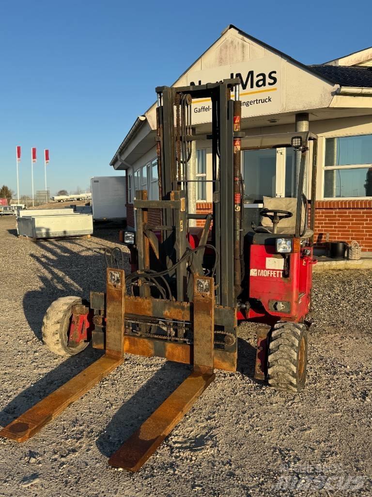 Moffett M4 25.3 柴油卡車