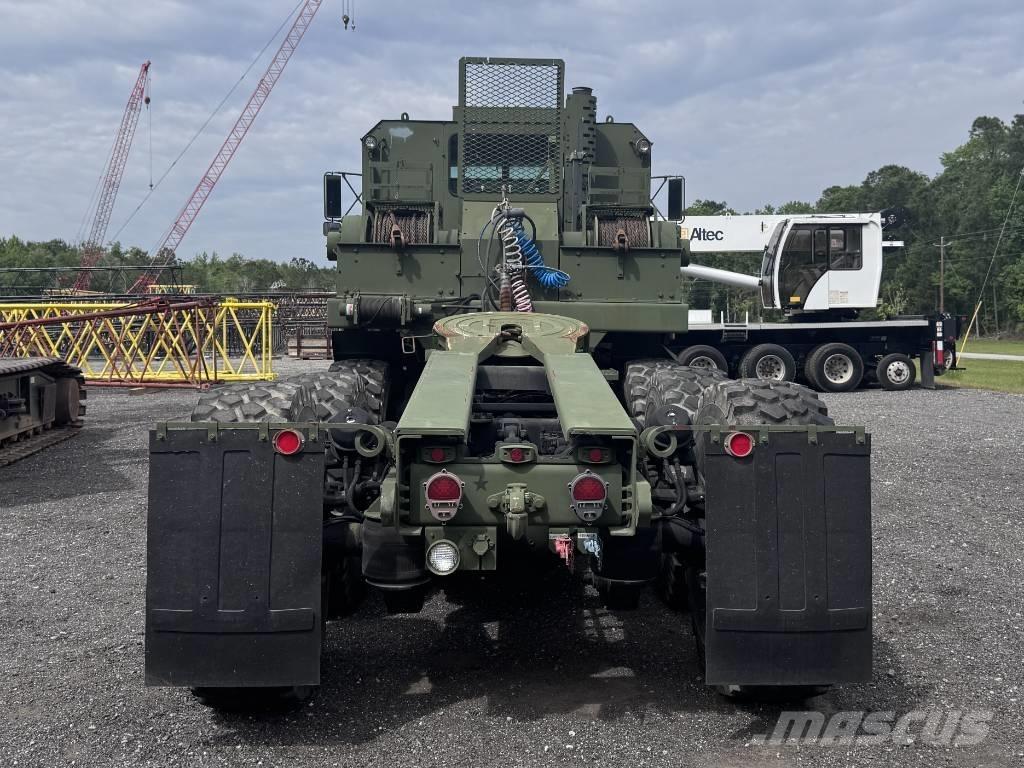 Oshkosh M1070 曳引機組件