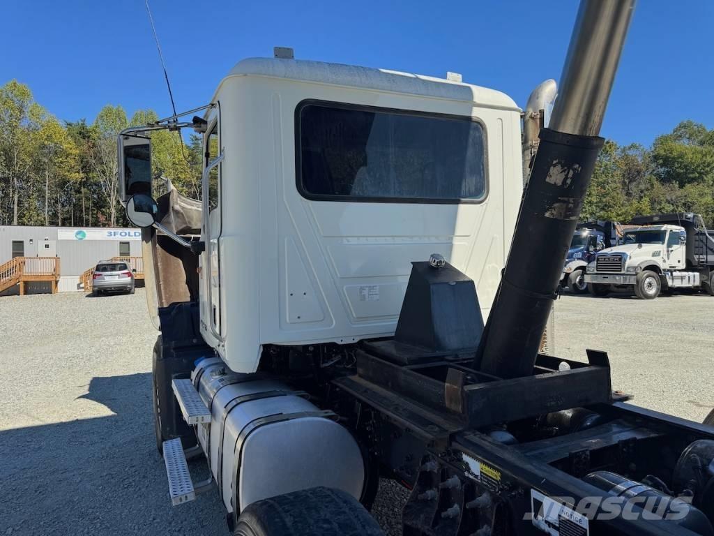 Mack GU713 傾卸式卡車