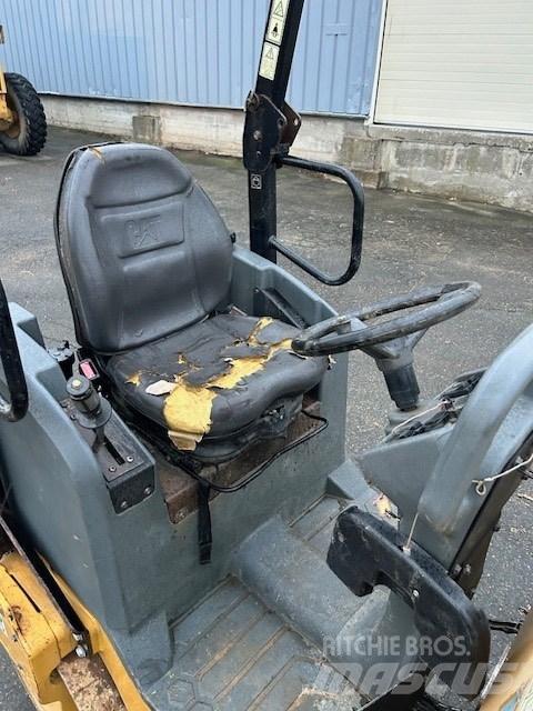 CAT CB 14 B 雙輪滾壓機