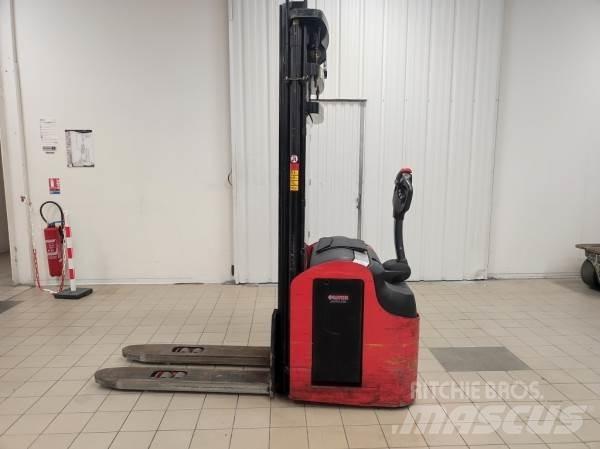 Manitou ES616 AC 自走式堆積機