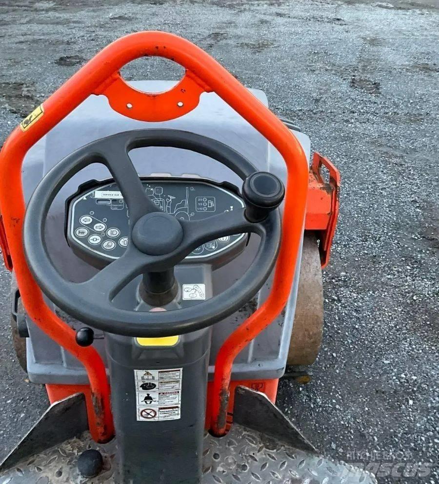 Hamm HD 12 VV 雙輪滾壓機