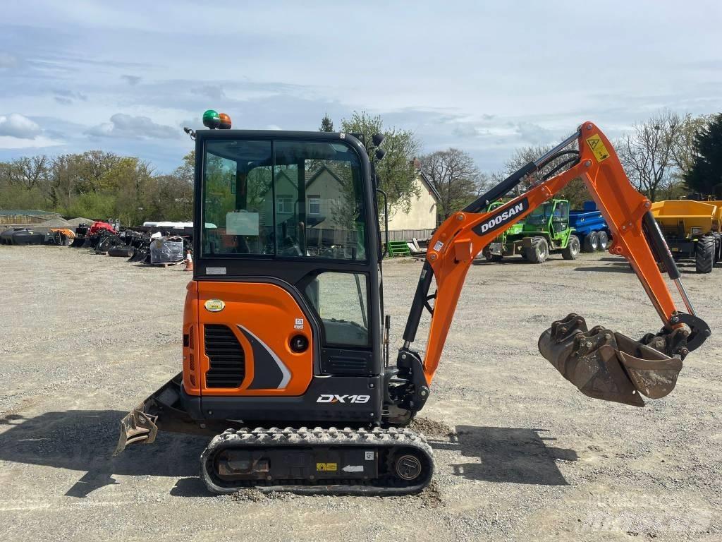 Doosan DX 19 小型挖土機/掘鑿機<7t(小型挖掘機)