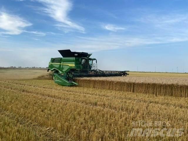 John Deere X9-1100 聯合收穫機