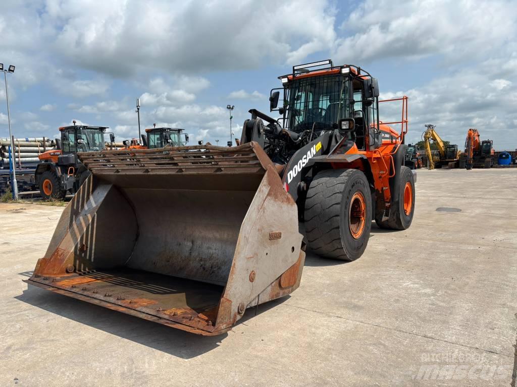 Doosan DL 300-5 輪胎式裝載機