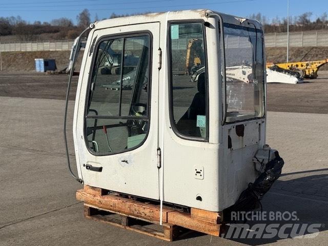 Liebherr A 924 C CAB 駕駛室與內部