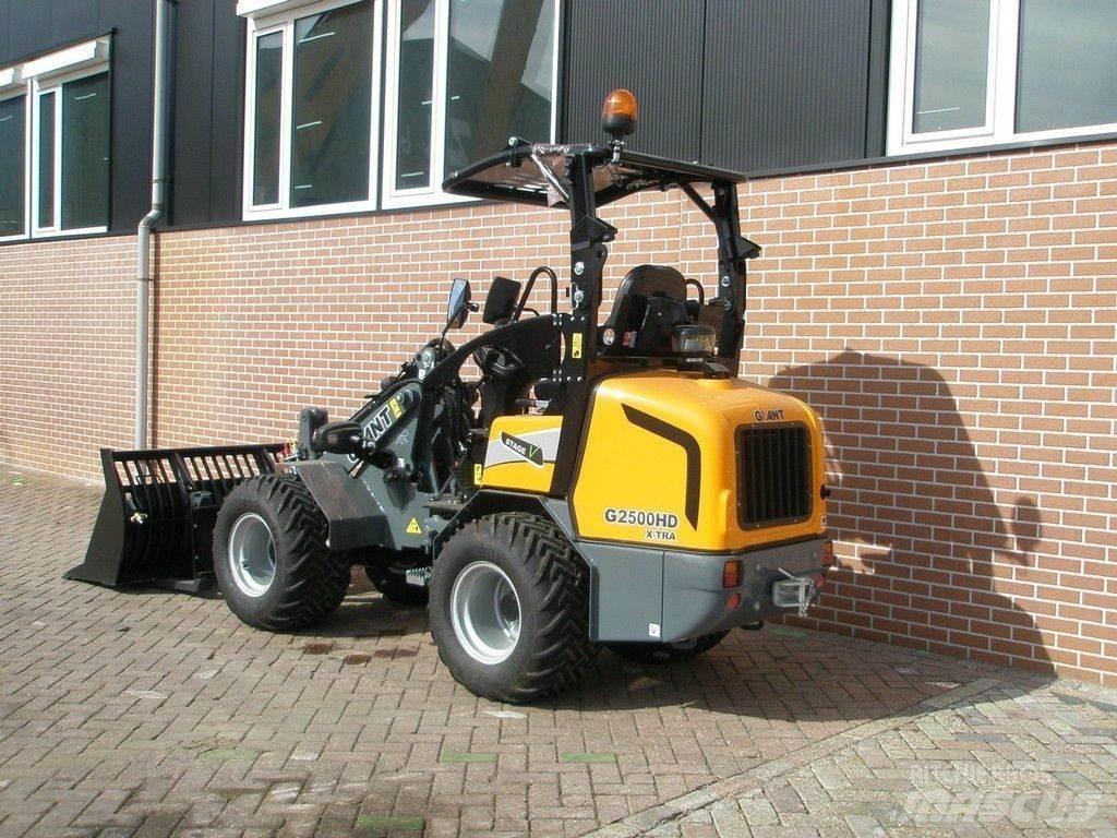 GiANT G2500 小型裝載機