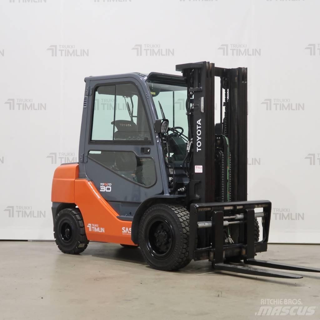 Toyota 02-8FDF30 柴油卡車