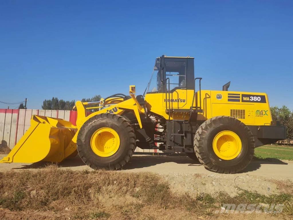 Komatsu WA 320 輪胎式裝載機