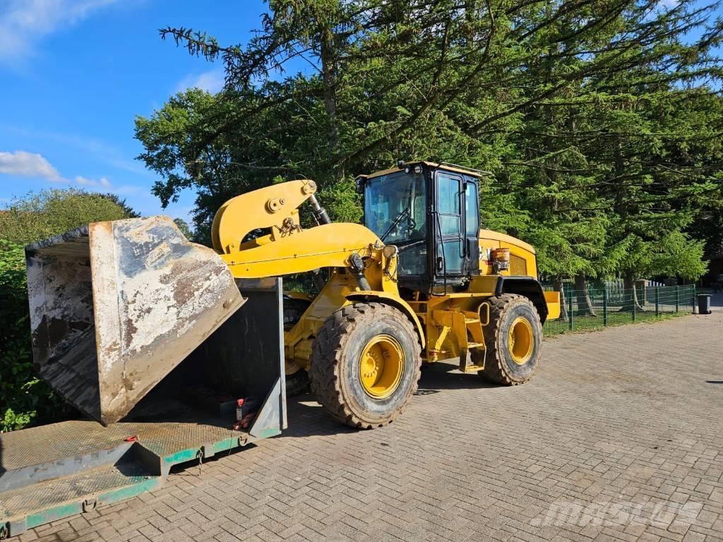 CAT 930 M 輪胎式裝載機