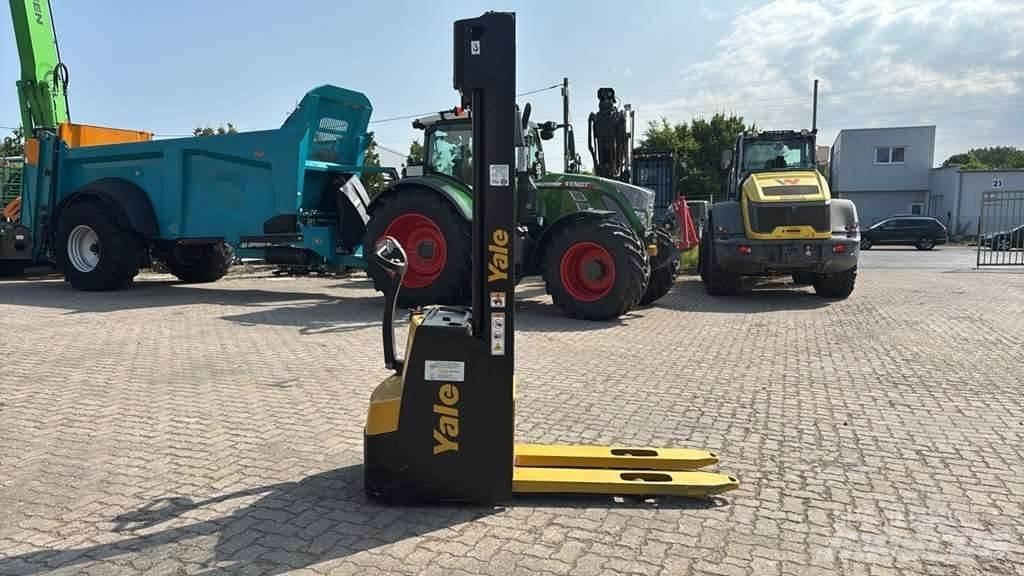 Yale MS12 AC 行走控制式堆積機