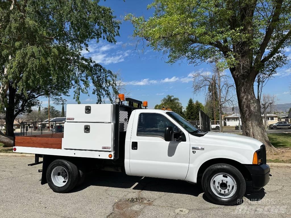 Ford F 350 皮卡.傳統半斗卡車/側卸板