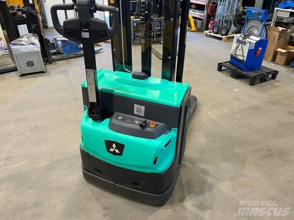 Mitsubishi SBP12N3 行走控制式堆積機