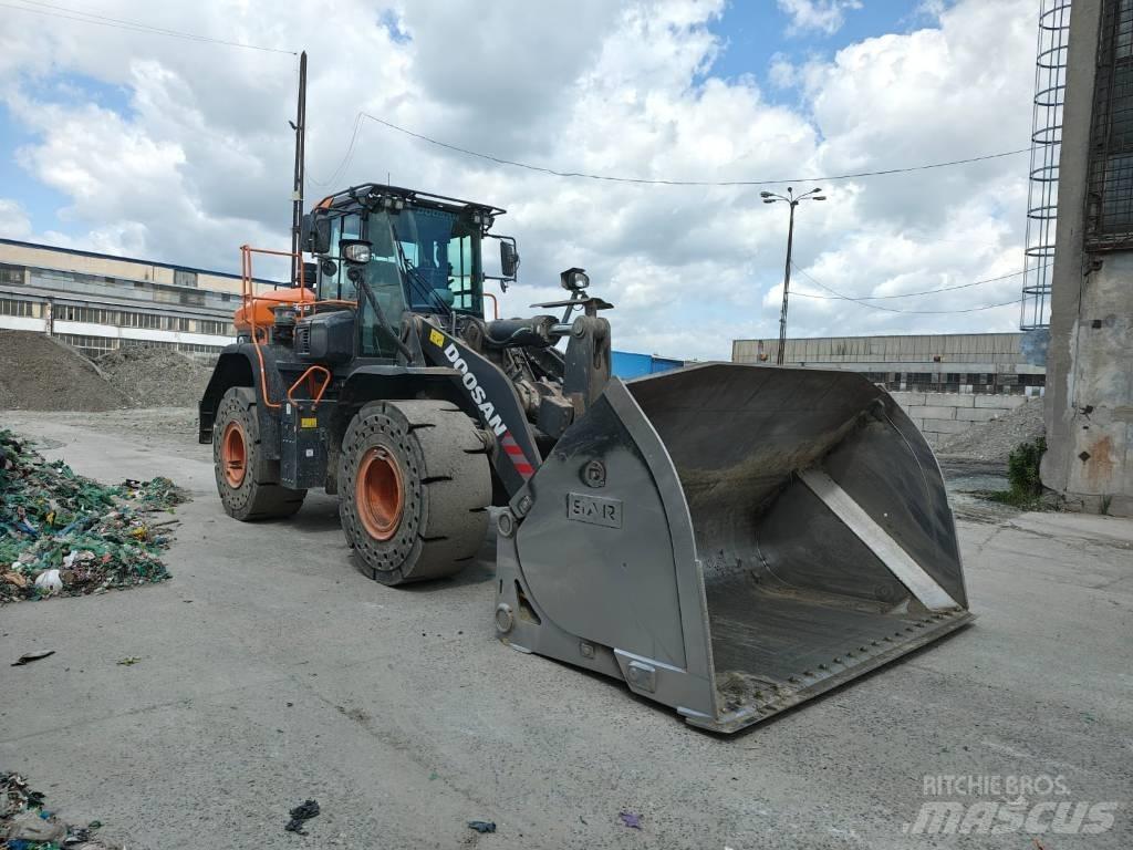 Doosan DL 320-7 輪胎式裝載機