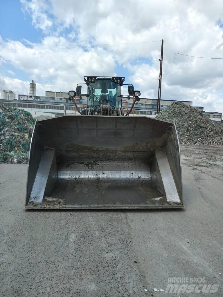 Doosan DL 320-7 輪胎式裝載機
