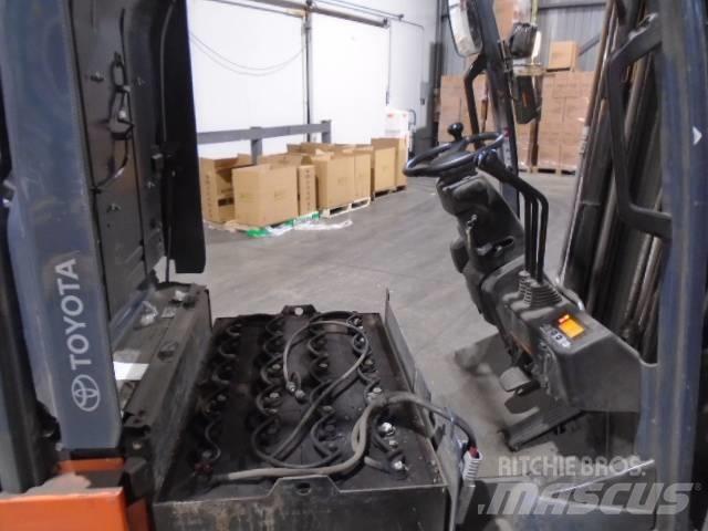 Toyota 8FBE20U 自走式堆積機