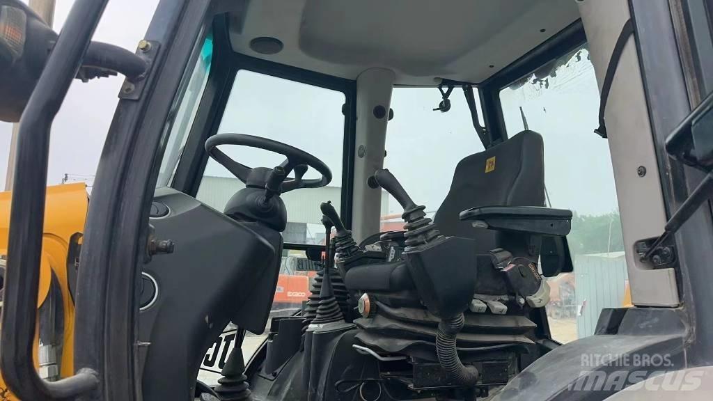 JCB 3CX 反鏟裝載機