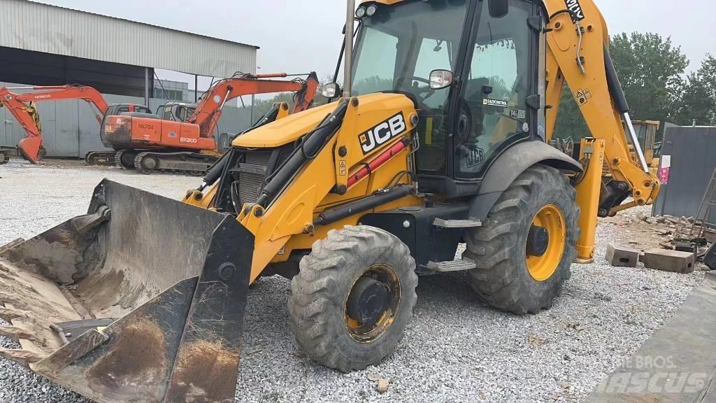 JCB 3CX 反鏟裝載機