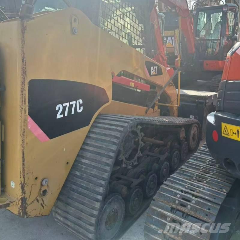 CAT 277 滑移轉向裝載機