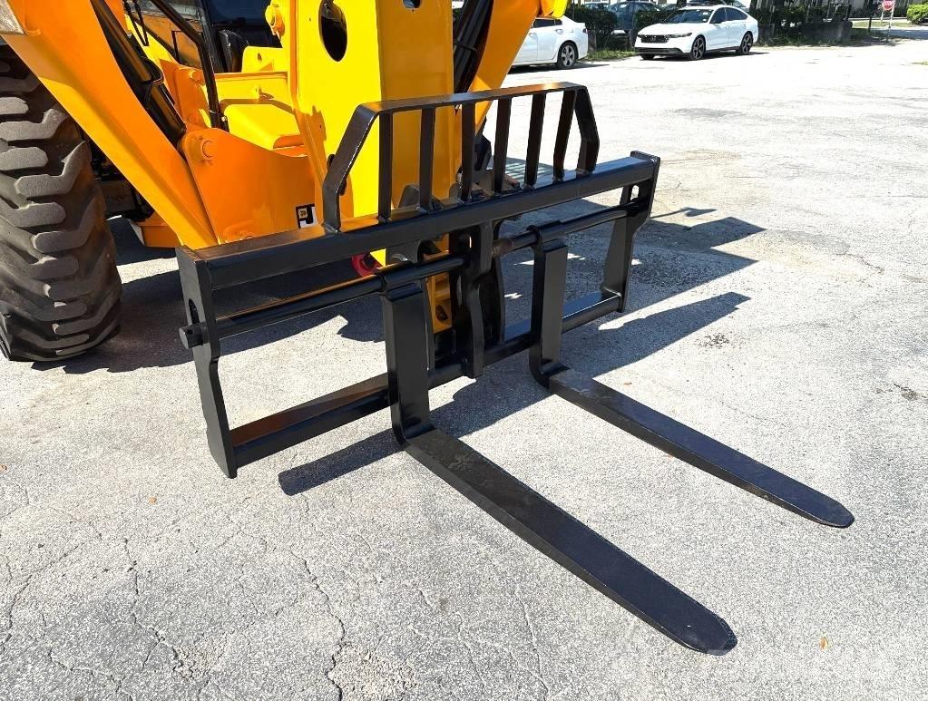 JCB 512-56 伸縮臂操作車