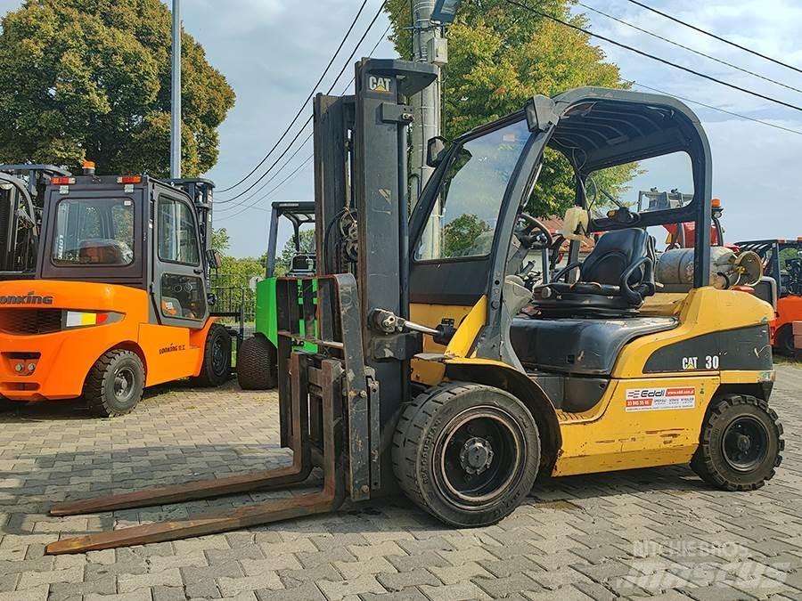 CAT GP30N 液化石油氣LPG卡車