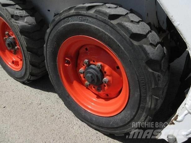 Bobcat 553 滑移轉向裝載機