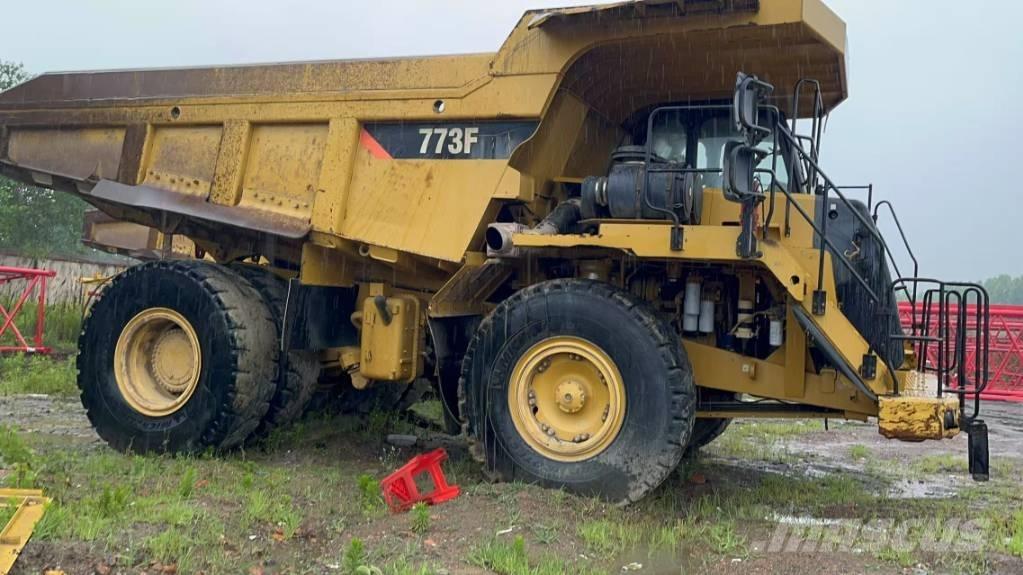 CAT 773 F 鉸接式起吊車