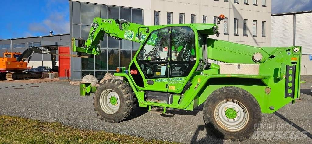 Merlo P40.17PLUS 伸縮臂操作車
