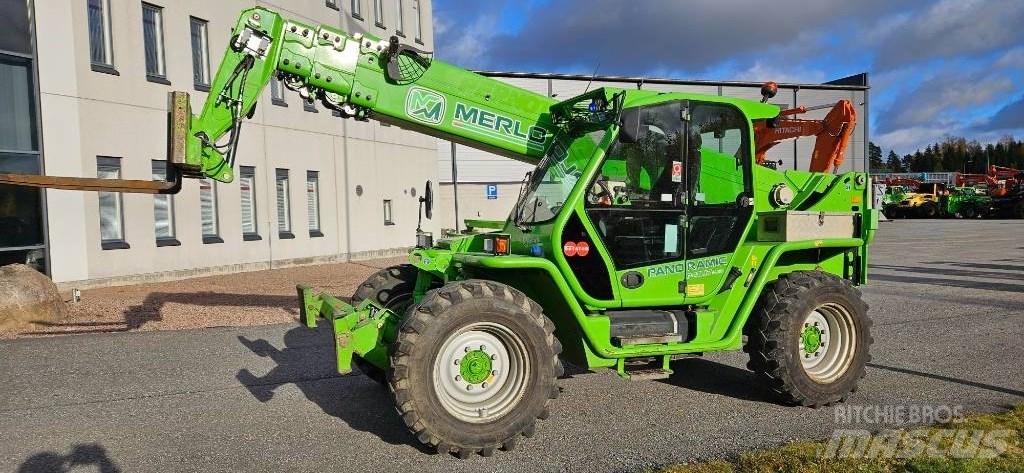 Merlo P40.17PLUS 伸縮臂操作車