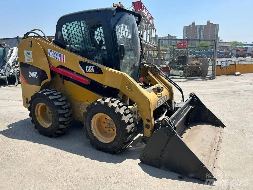CAT 246 C 滑移轉向裝載機