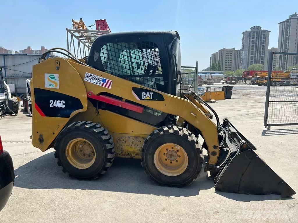 CAT 246 C 滑移轉向裝載機